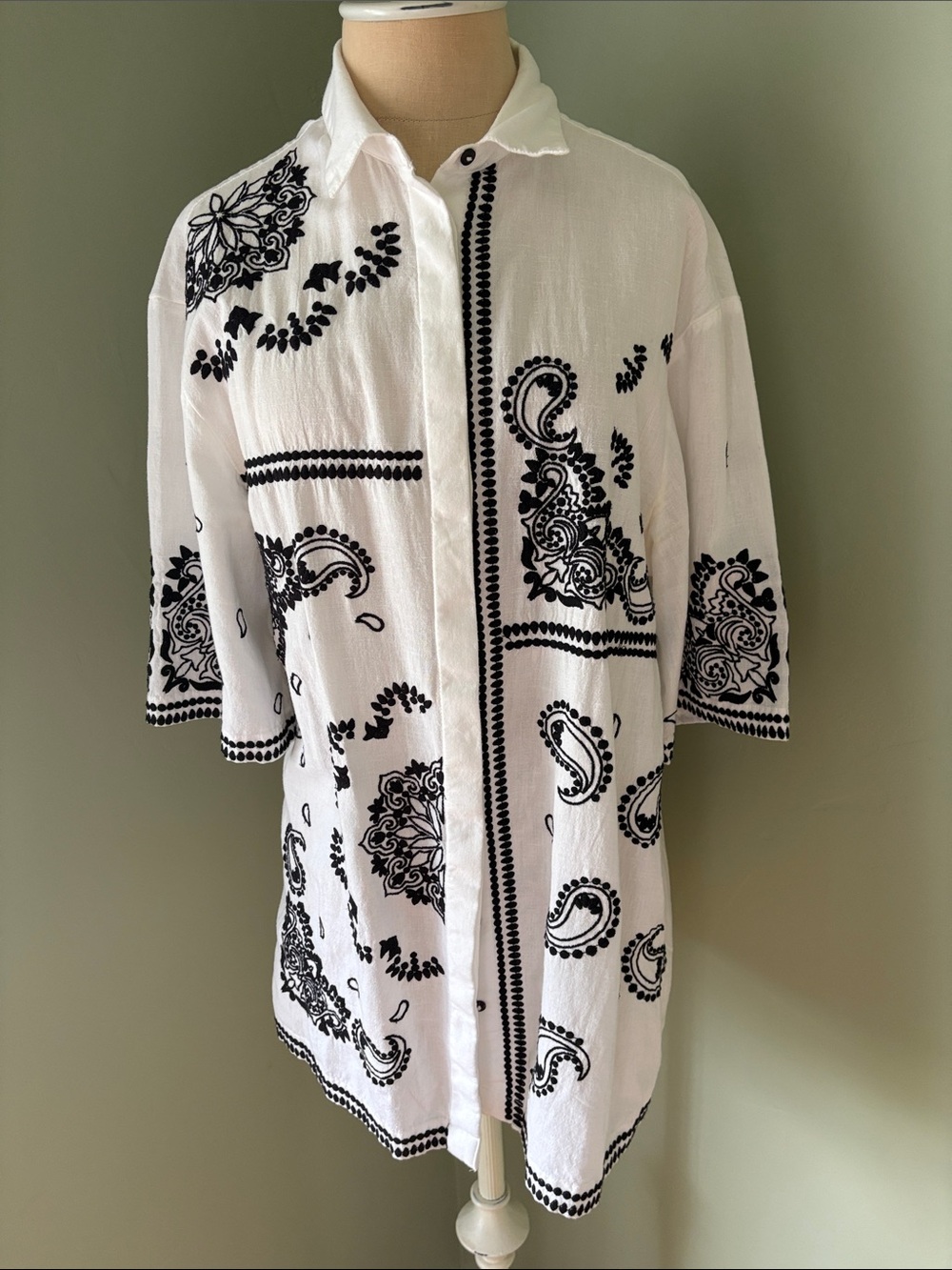 Topshop White Button-Up Shirt with Black Paisley Print